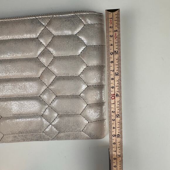 Aimee Kestenberg Wristlet Clutch Stone Silver Leather New "Its A Love Thing" - Picture 6 of 11